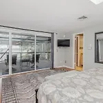 4 Rooms, Lake, Pool, Hot Tub, Putt-Putt