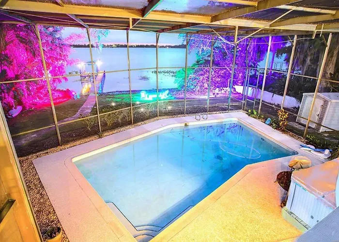 4 Rooms, Lake, Pool, Hot Tub, Putt-Putt