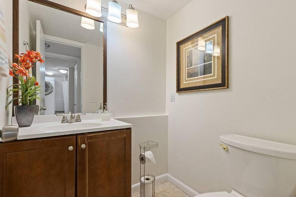 4 Rooms, Lake, Pool, Hot Tub, Putt-putt Orlando