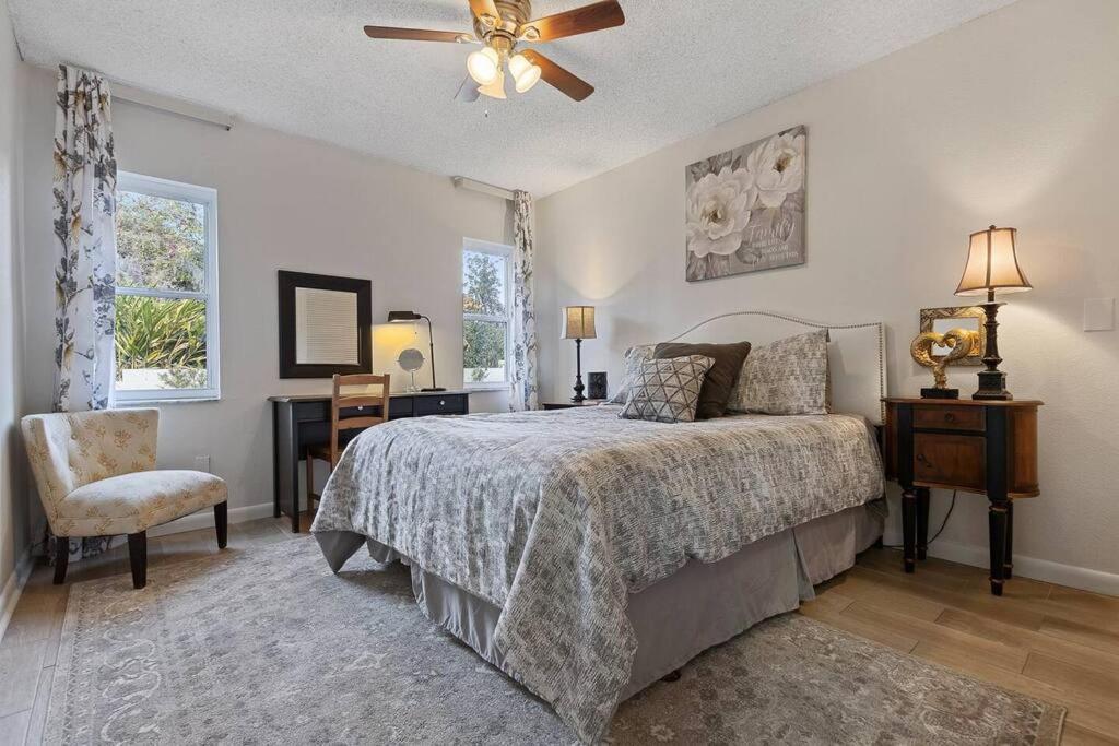 4 Rooms, Lake, Pool, Hot Tub, Putt-putt * Orlando
