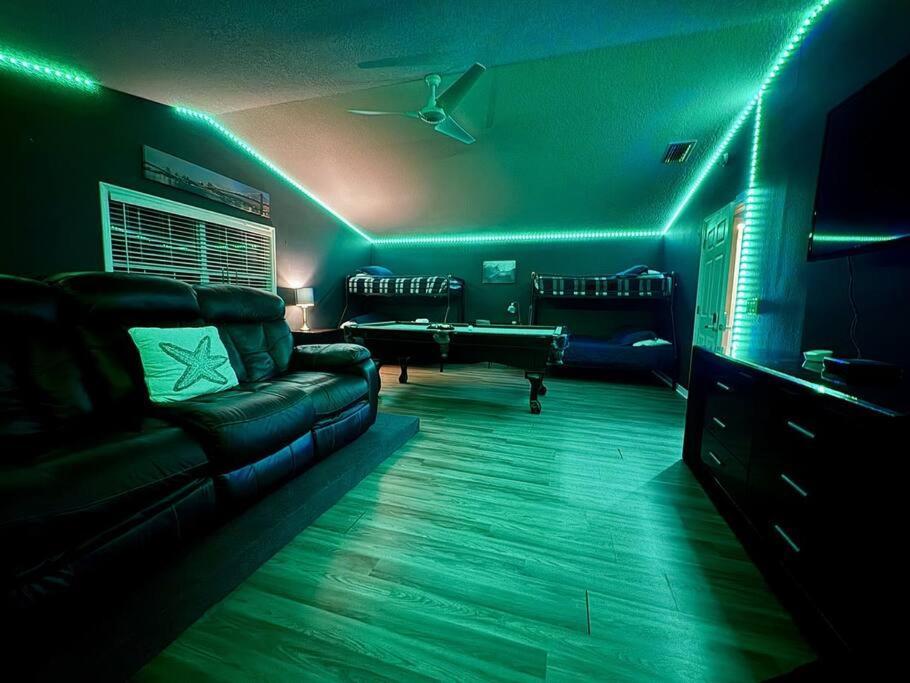 4 Rooms, Lake, Pool, Hot Tub, Putt-putt