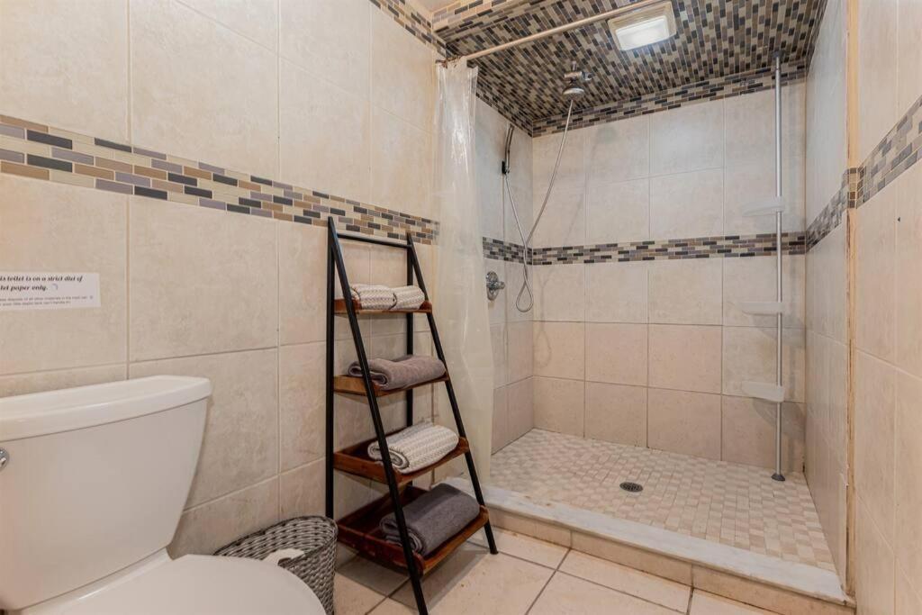 4 Rooms, Lake, Pool, Hot Tub, Putt-putt Casa de férias