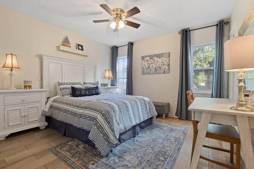 4 Rooms, Lake, Pool, Hot Tub, Putt-putt Casa de férias *