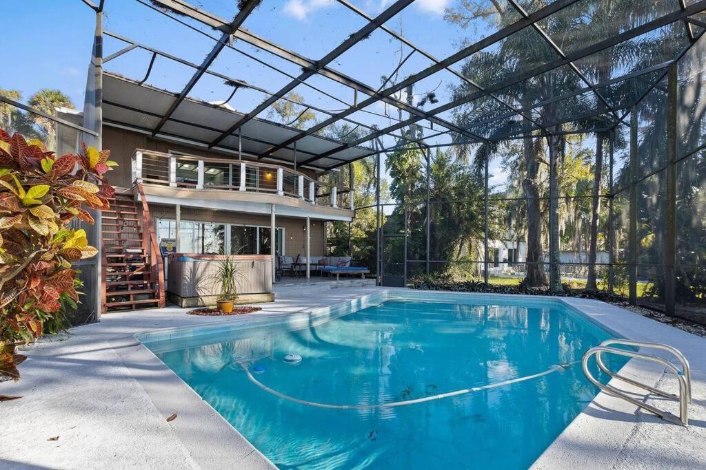 4 Rooms, Lake, Pool, Hot Tub, Putt-putt Orlando