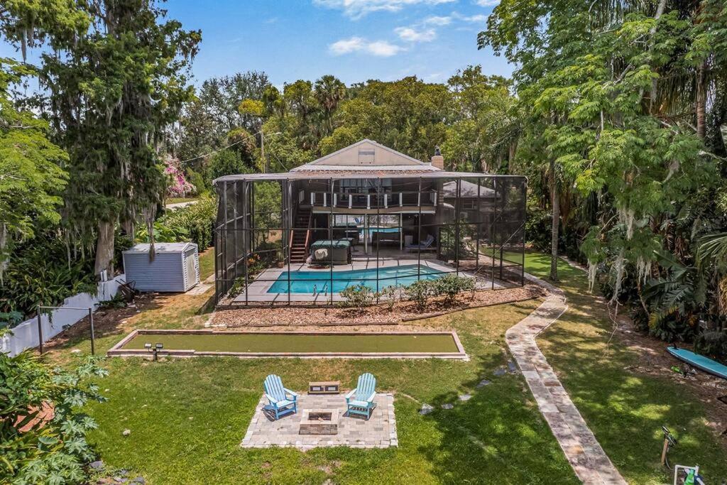 4 Rooms, Lake, Pool, Hot Tub, Putt-putt