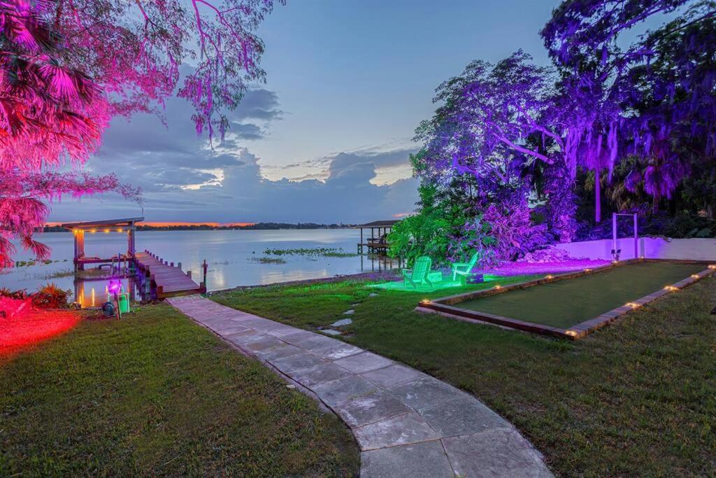 4 Rooms, Lake, Pool, Hot Tub, Putt-putt Casa de férias
