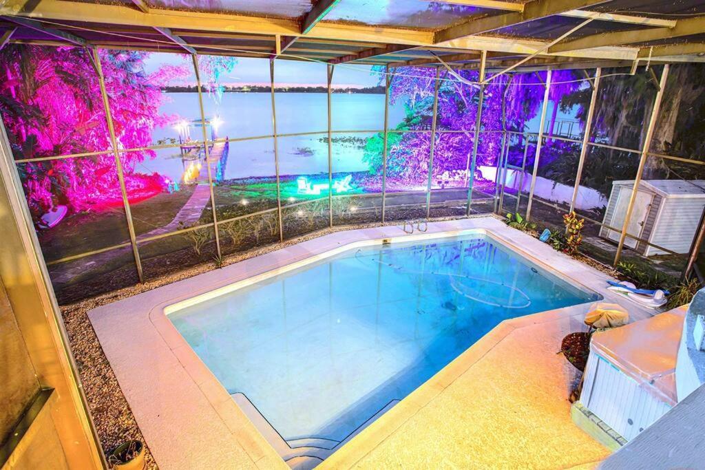 Casa de férias 4 Rooms, Lake, Pool, Hot Tub, Putt-putt *